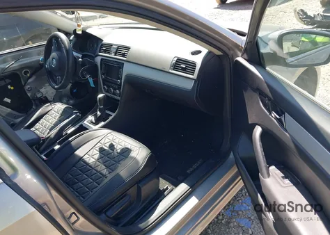 2012 Volkswagen Passat 2.5L Se z USA, uszkodzony, nr VIN 1VWBP7A3XCC002571